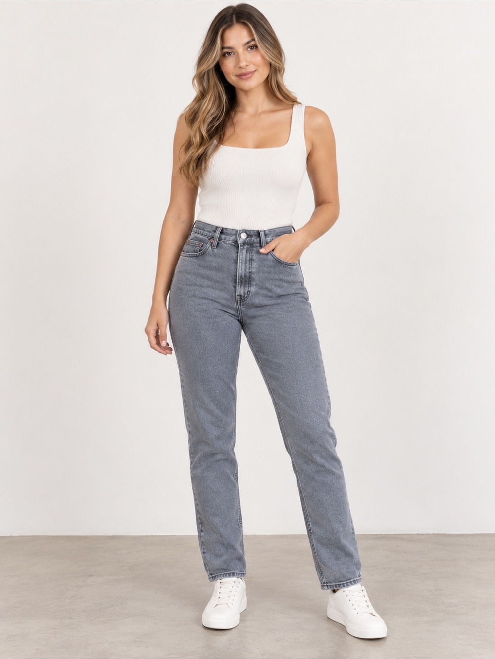 Levi's High-Rise Straight Jeans in Light Blue-Gray Wash
